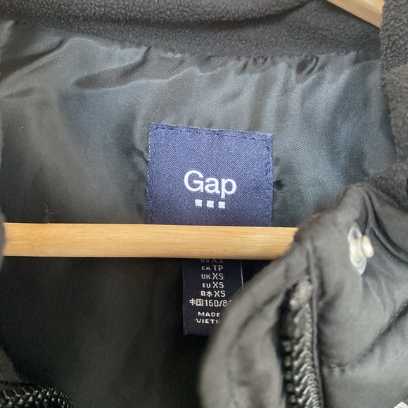 Gap puffer vest - Picture 2 of 5